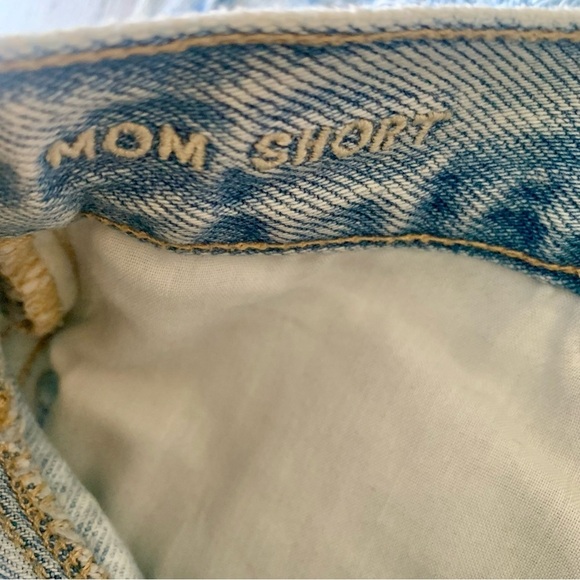 American Eagle Distressed look light wash denim Mom Short size 0 EUC - Picture 7 of 8